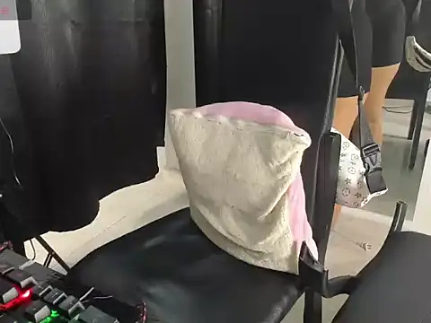 Snapshot of Baby_Latin chatting on October 25, 2025, 3:28 am Baby Latin online show from October 25, 2025, 3:28 am