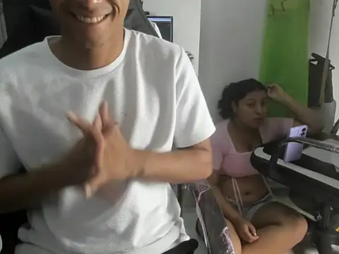 Snapshot of Baby_Latin chatting on November 12, 2025, 4:27 am Baby Latin online show from November 12, 2025, 4:27 am