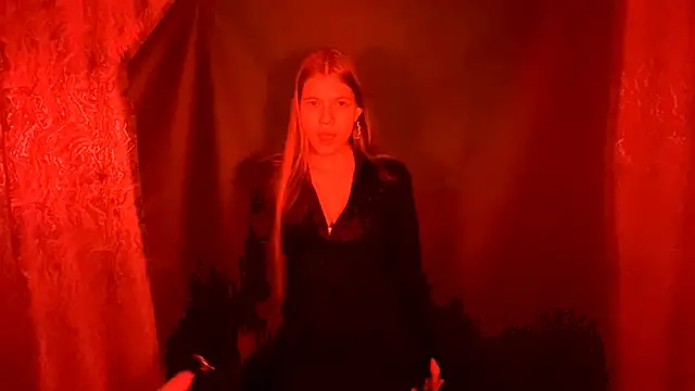 AlmetaBradicich online show from December 1, 2025, 9:48 pm