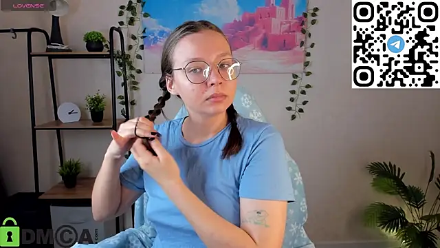 Nuura Moore online show from November 14, 2025, 1:09 am