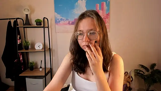 Nuura Moore online show from October 9, 2025, 1:06 am