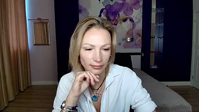 Snapshot of AlinaMoor chatting on October 22, 2025, 5:51 am AlinaMoor online show from October 22, 2025, 5:51 am