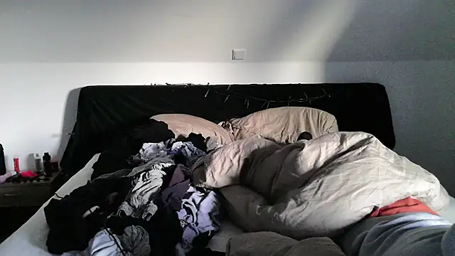 Snapshot of JulX_Devot chatting on November 6, 2025, 2:43 pm JulX Devot online show from November 6, 2025, 2:43 pm