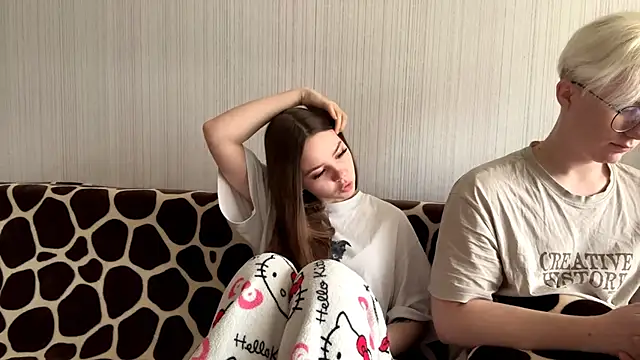 EhtelBiondi online show from April 9, 2026, 7:47 am