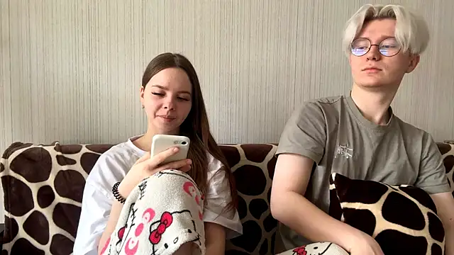 EhtelBiondi online show from April 21, 2026, 8:54 am