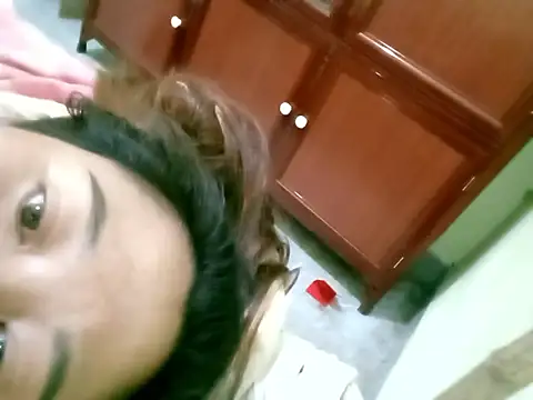 Snapshot of Ducky27021991 chatting on October 9, 2025, 4:35 am Ducky27021991 online show from October 9, 2025, 4:35 am