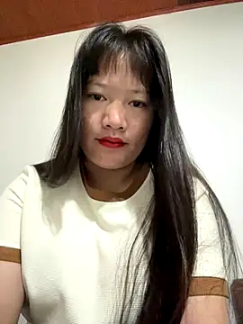 TrangNemo online show from November 28, 2025, 10:43 pm