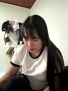 TrangNemo online show from December 16, 2025, 1:10 am