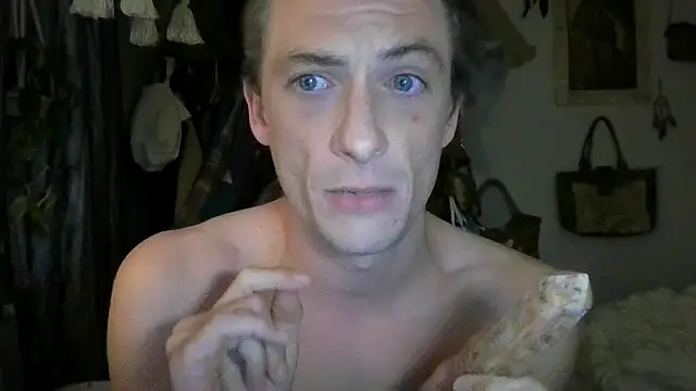 Snapshot of Dubbsssss chatting on April 17, 2026, 7:22 am Dubbsssss online show from April 17, 2026, 7:22 am