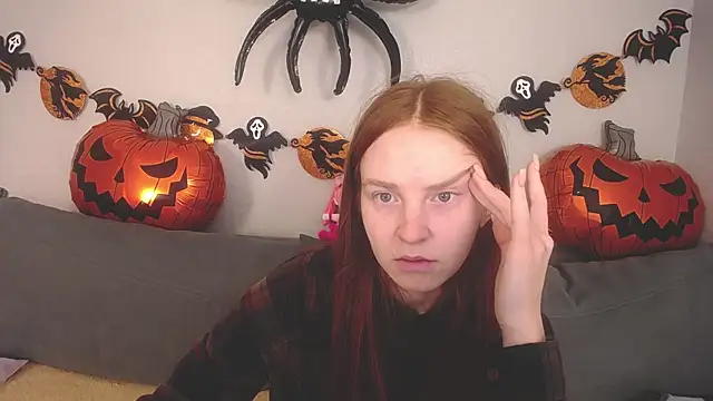 Evarey  online show from November 2, 2025, 5:45 am