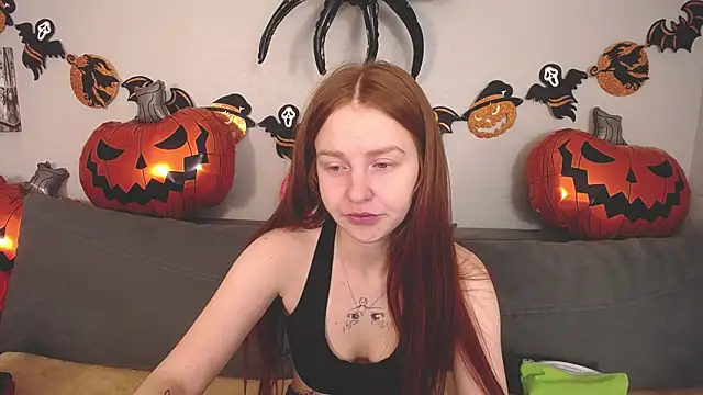 Evarey  online show from October 27, 2025, 6:14 am