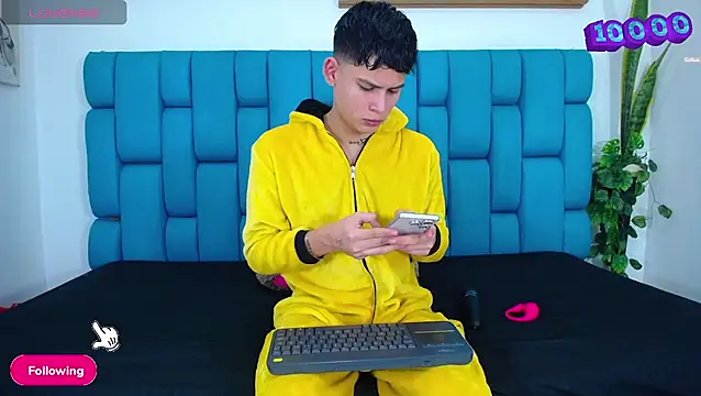 Brian hot online show from April 23, 2026, 12:22 pm