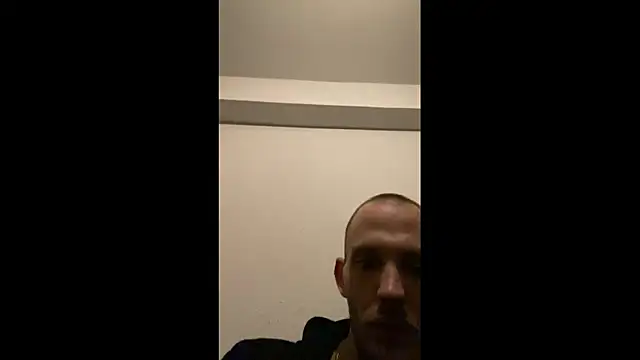 Snapshot of MolleDolle chatting on April 18, 2026, 7:18 pm MolleDolle online show from April 18, 2026, 7:18 pm