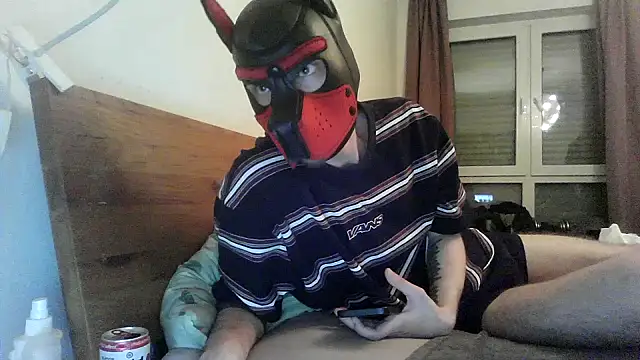 MolleDolle online show from December 2, 2025, 3:30 am