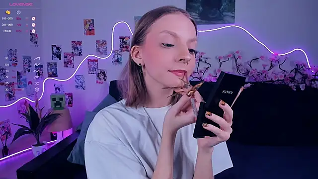 Snapshot of Golden_dawn chatting on November 26, 2025, 7:19 am Golden dawn online show from November 26, 2025, 7:19 am