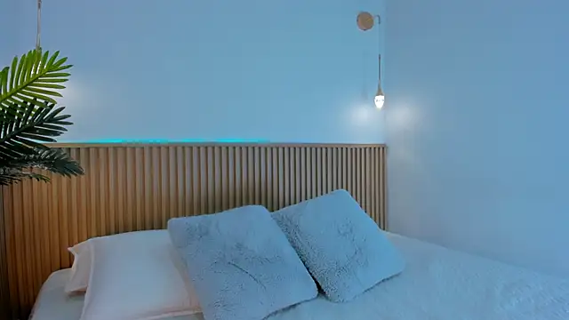 Snapshot of sabrina_f0xx chatting on November 28, 2025, 11:43 am sabrina f0xx online show from November 28, 2025, 11:43 am