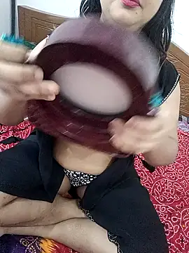 Beauty Queen Soniya online show from November 19, 2025, 2:11 am