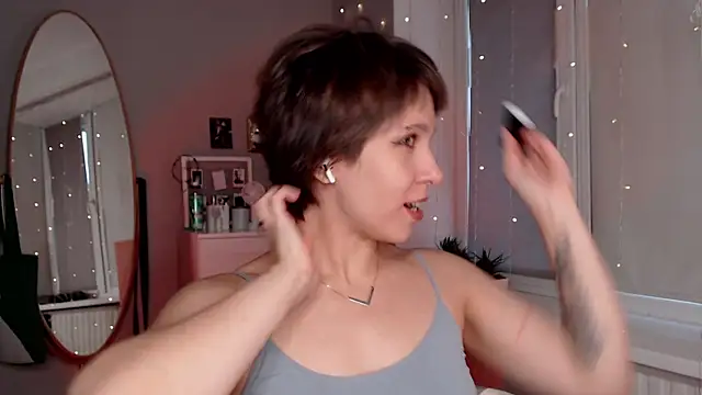 Snapshot of YourHotExSAndra chatting on October 22, 2025, 1:32 pm YourHotExSAndra online show from October 22, 2025, 1:32 pm