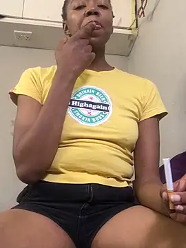 Snapshot of Venusasss chatting on October 8, 2025, 11:12 am Venusasss online show from October 8, 2025, 11:12 am