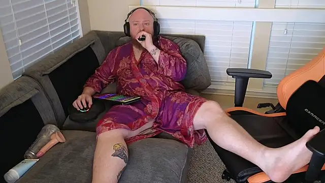 Snapshot of theballboy1 chatting on April 17, 2026, 12:13 am theballboy1 online show from April 17, 2026, 12:13 am
