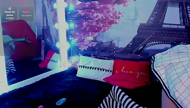 Snapshot of little_ellie_1 chatting on November 8, 2025, 7:50 pm little ellie 1 online show from November 8, 2025, 7:50 pm