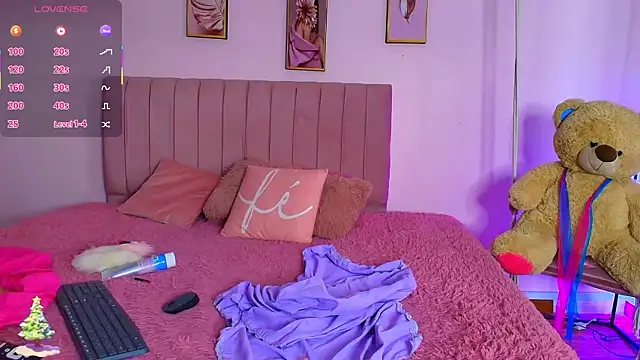 Snapshot of little_ellie_1 chatting on December 13, 2025, 8:04 pm little ellie 1 online show from December 13, 2025, 8:04 pm