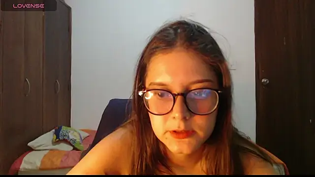Snapshot of CarlaLorez chatting on July 14, 2026, 2:05 am CarlaLorez online show from July 14, 2026, 2:05 am