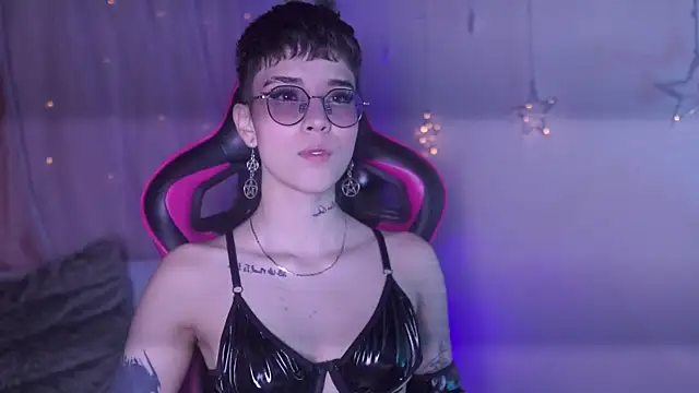 Giia Moretti  online show from December 18, 2025, 7:40 pm