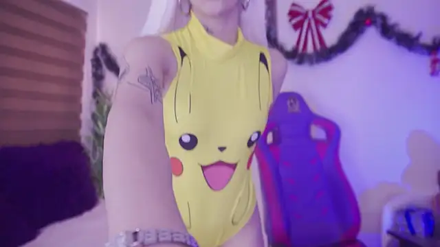 Giia Moretti  online show from December 4, 2025, 7:24 pm