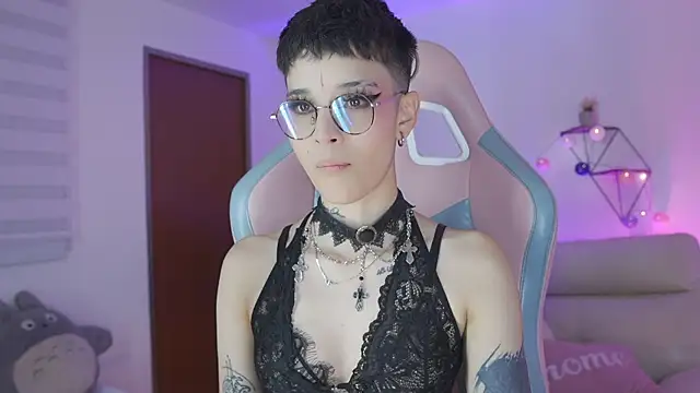 Giia Moretti  online show from November 7, 2025, 10:46 pm