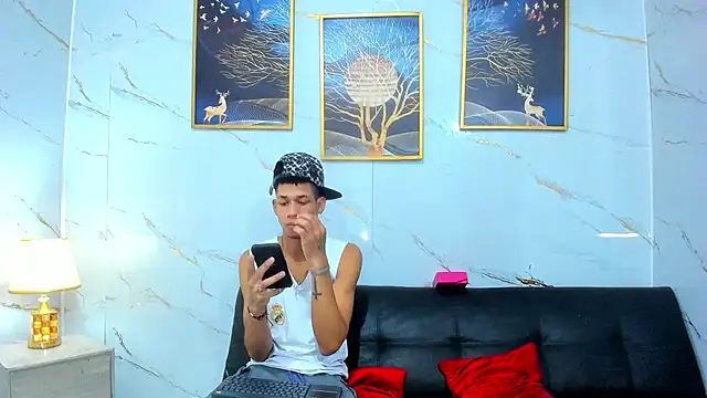 Snapshot of Little_nicoll chatting on May 23, 2026, 11:37 pm Little nicoll online show from May 23, 2026, 11:37 pm