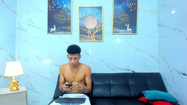 Snapshot of Little_nicoll chatting on May 31, 2026, 8:31 pm Little nicoll online show from May 31, 2026, 8:31 pm
