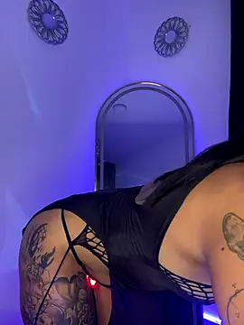 Snapshot of LunaAdamsx chatting on November 5, 2025, 10:40 am LunaAdamsx online show from November 5, 2025, 10:40 am