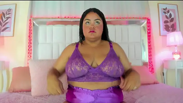 Snapshot of LunaaBlaze chatting on November 29, 2025, 7:03 pm LunaaBlaze online show from November 29, 2025, 7:03 pm