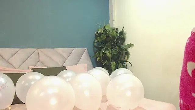 PaulinaColeman online show from November 4, 2025, 7:28 pm