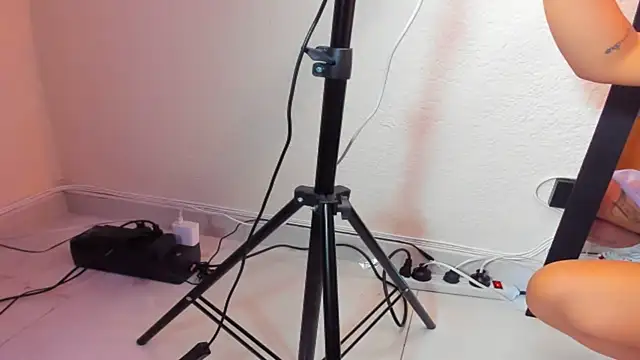 scarlette foxx online show from December 15, 2025, 11:10 pm