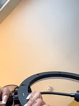 zara bellexx online show from November 9, 2025, 3:27 pm