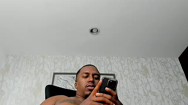 Snapshot of DenzelRios chatting on May 19, 2026, 1:21 am DenzelRios online show from May 19, 2026, 1:21 am