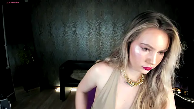  BellaClark online show from November 9, 2025, 8:24 pm