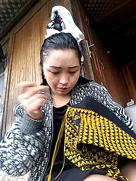 Snapshot of miemie-xx chatting on October 25, 2025, 1:16 am miemie-xx online show from October 25, 2025, 1:16 am