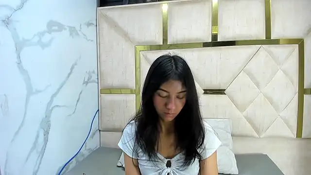 Mia clark18 online show from November 15, 2025, 4:44 pm