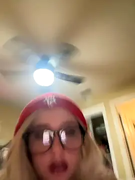 tiffanyxoxo515 online show from October 12, 2025, 8:59 am