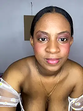 Snapshot of NahomyHart chatting on October 14, 2025, 5:19 am NahomyHart online show from October 14, 2025, 5:19 am