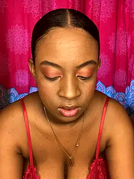 Snapshot of NahomyHart chatting on October 15, 2025, 5:43 pm NahomyHart online show from October 15, 2025, 5:43 pm