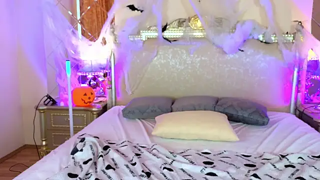 Snapshot of Viola_Rayden chatting on October 31, 2025, 4:31 am Viola Rayden online show from October 31, 2025, 4:31 am