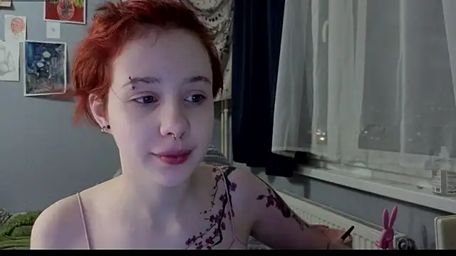 RubiReynnn online show from October 19, 2025, 5:59 pm