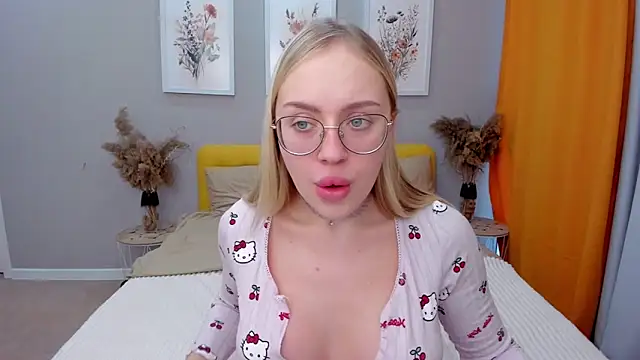 Snapshot of CeaneLino chatting on November 26, 2025, 8:03 am CeaneLino online show from November 26, 2025, 8:03 am