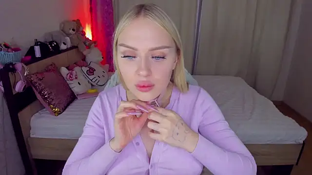 Snapshot of CeaneLino chatting on October 20, 2025, 8:20 pm CeaneLino online show from October 20, 2025, 8:20 pm