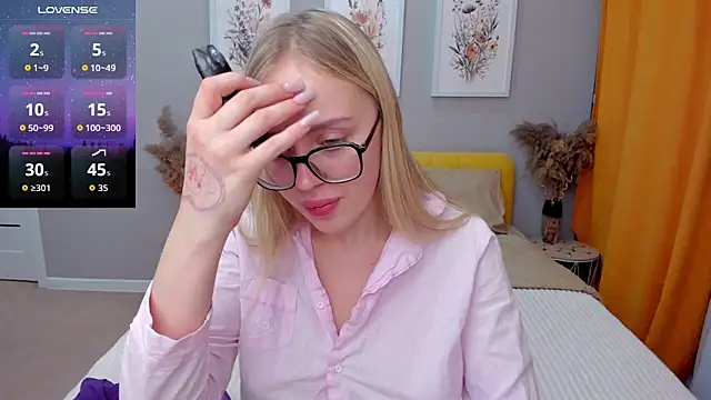 Snapshot of CeaneLino chatting on November 16, 2025, 8:24 pm CeaneLino online show from November 16, 2025, 8:24 pm