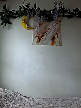 Snapshot of Nika_aa chatting on July 9, 2026, 7:42 am Nika aa online show from July 9, 2026, 7:42 am